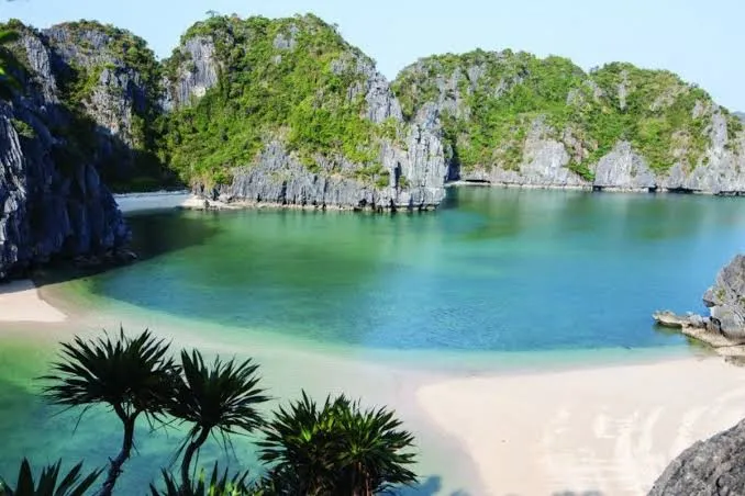 Ha Long Bay Cruise Experience: Why an Overnight Cruise Is the Best Way to Explore the Bay