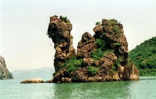 Bai Tu Long National Park - Enjoying fascinating scenery