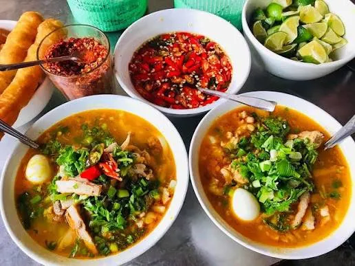 Da Nang Food Guide: 15 Local Dishes Every Traveler Must Try