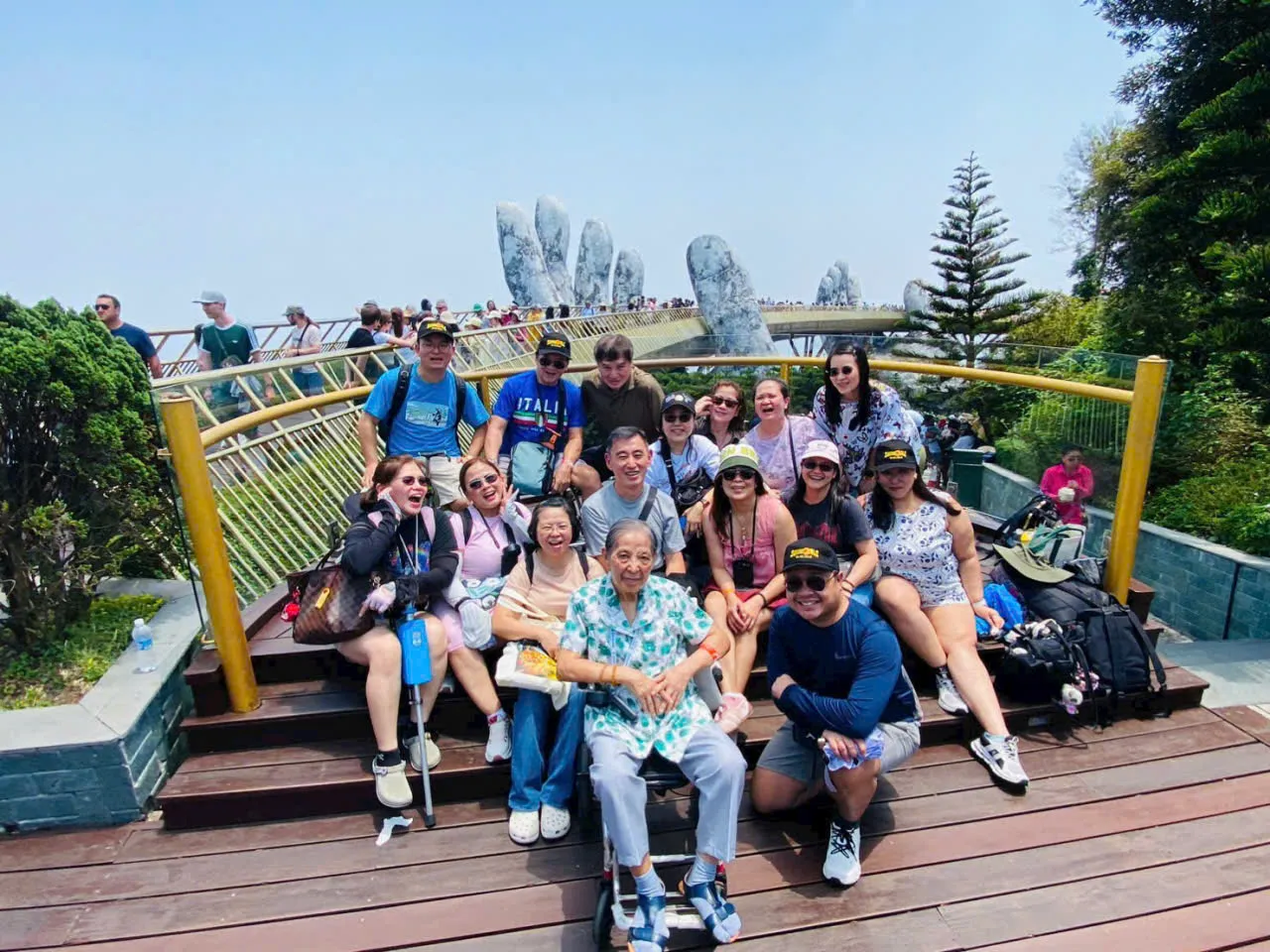 Viết Trang Tour Guide